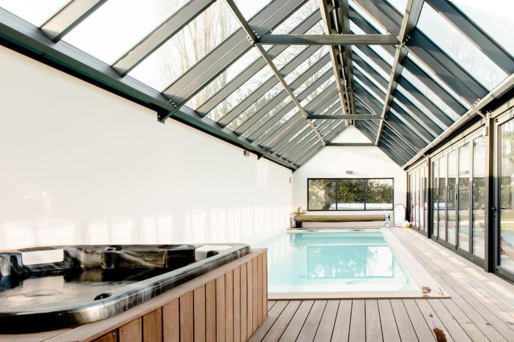 Ecurie Les Tourelles Piscine Interieure & Spa Gainneville Exterior foto