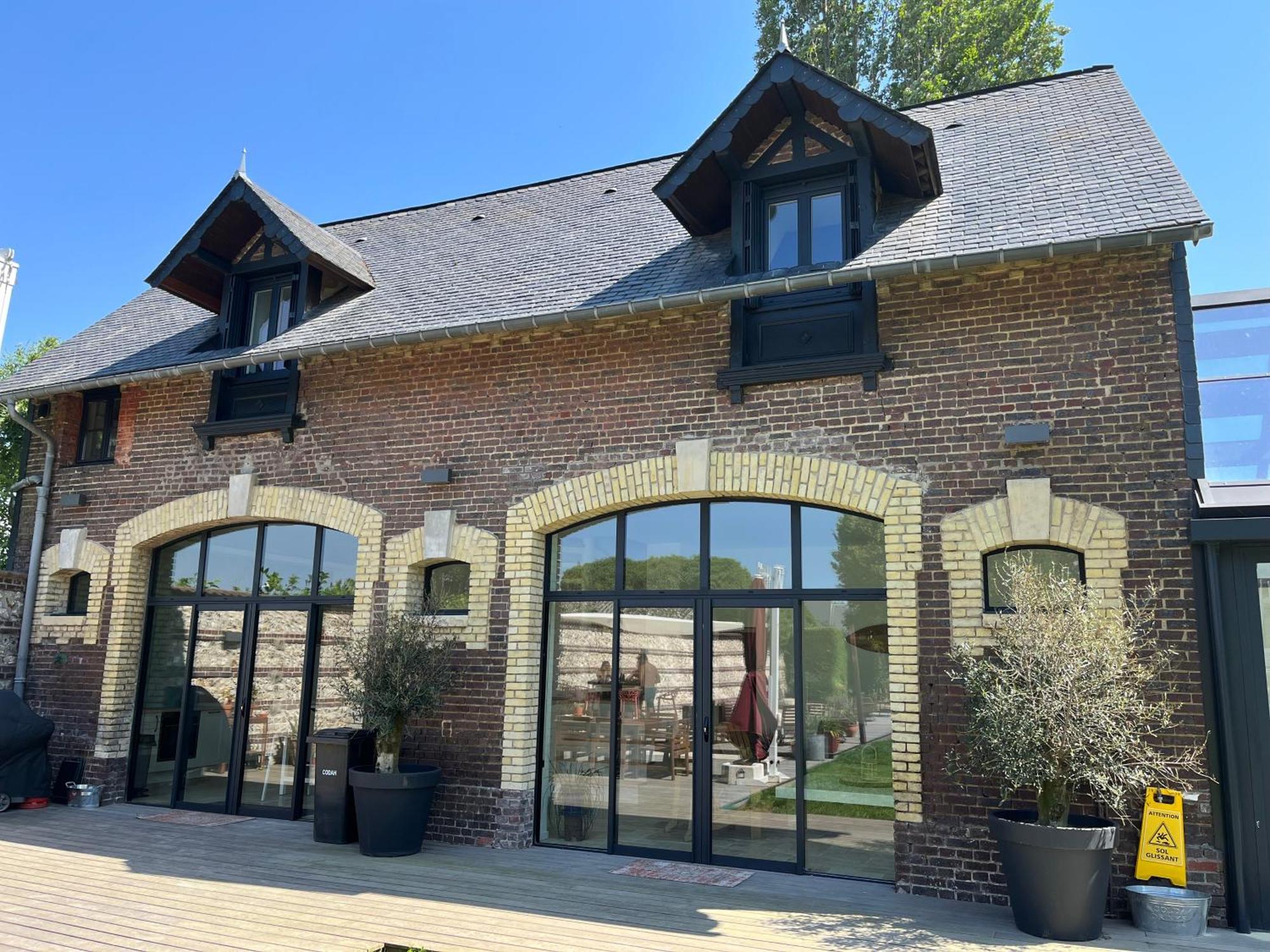 Ecurie Les Tourelles Piscine Interieure & Spa Gainneville Exterior foto